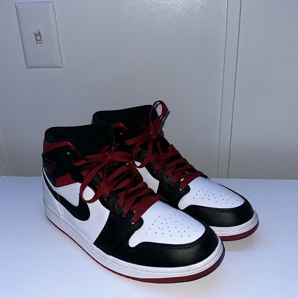Jordan 1 Mid - Picture 2 of 9